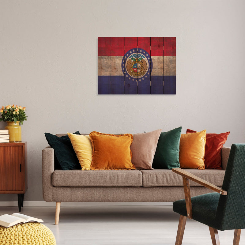 Missouri State Historic Flag on Wood DaydreamHQ Rustic Flags